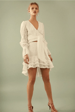 Load image into Gallery viewer, C/MEO COLLECTIVE V領蕾絲綁結上衣