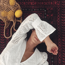 Load image into Gallery viewer, C/MEO COLLECTIVE V領蕾絲綁結上衣