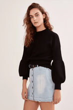 Load image into Gallery viewer, 圓領針織燈籠袖上衣 兩色