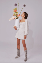 Load image into Gallery viewer, 白色澎澎袖方領洋裝