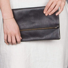 Load image into Gallery viewer, Clare V. Foldover Clutch 網眼翻折手拿包 兩色
